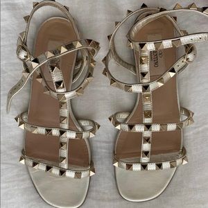 VALENTINO rockstud flat Sandals with straps